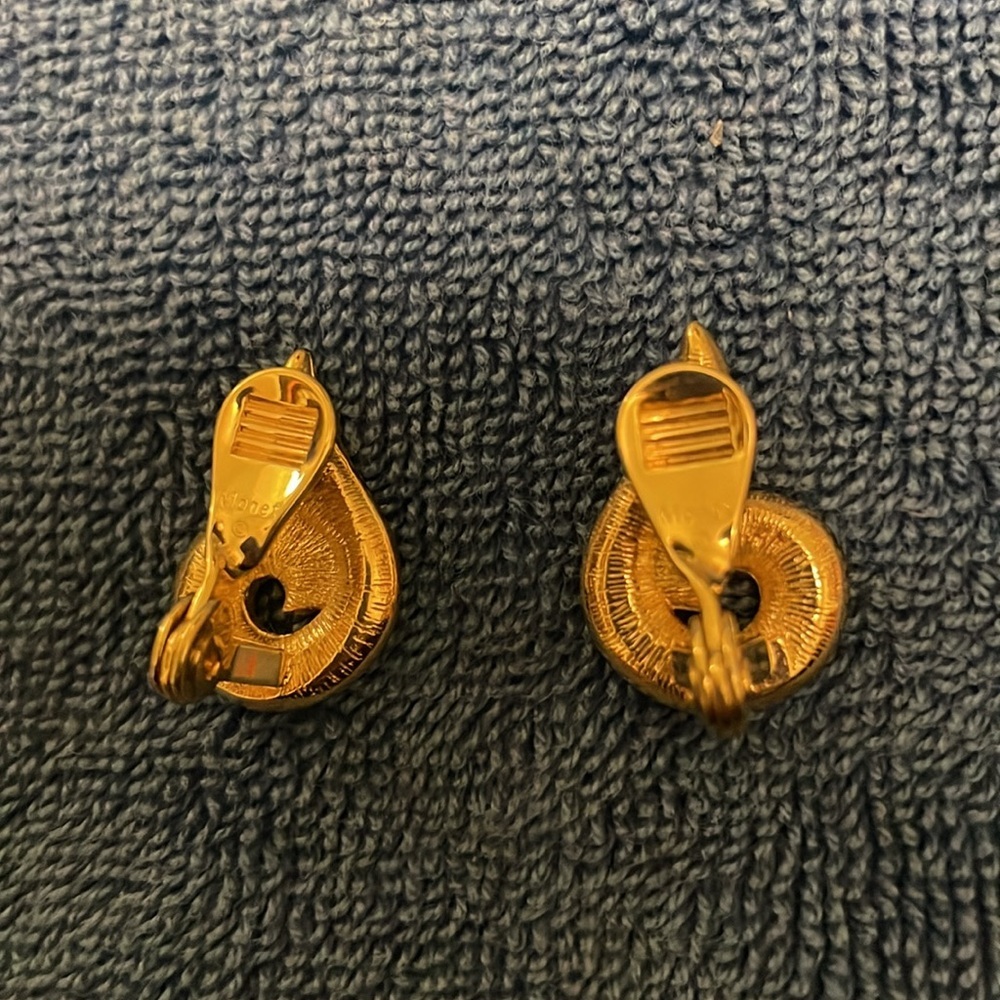 Monet gold scroll earrings - Picture 3 of 4